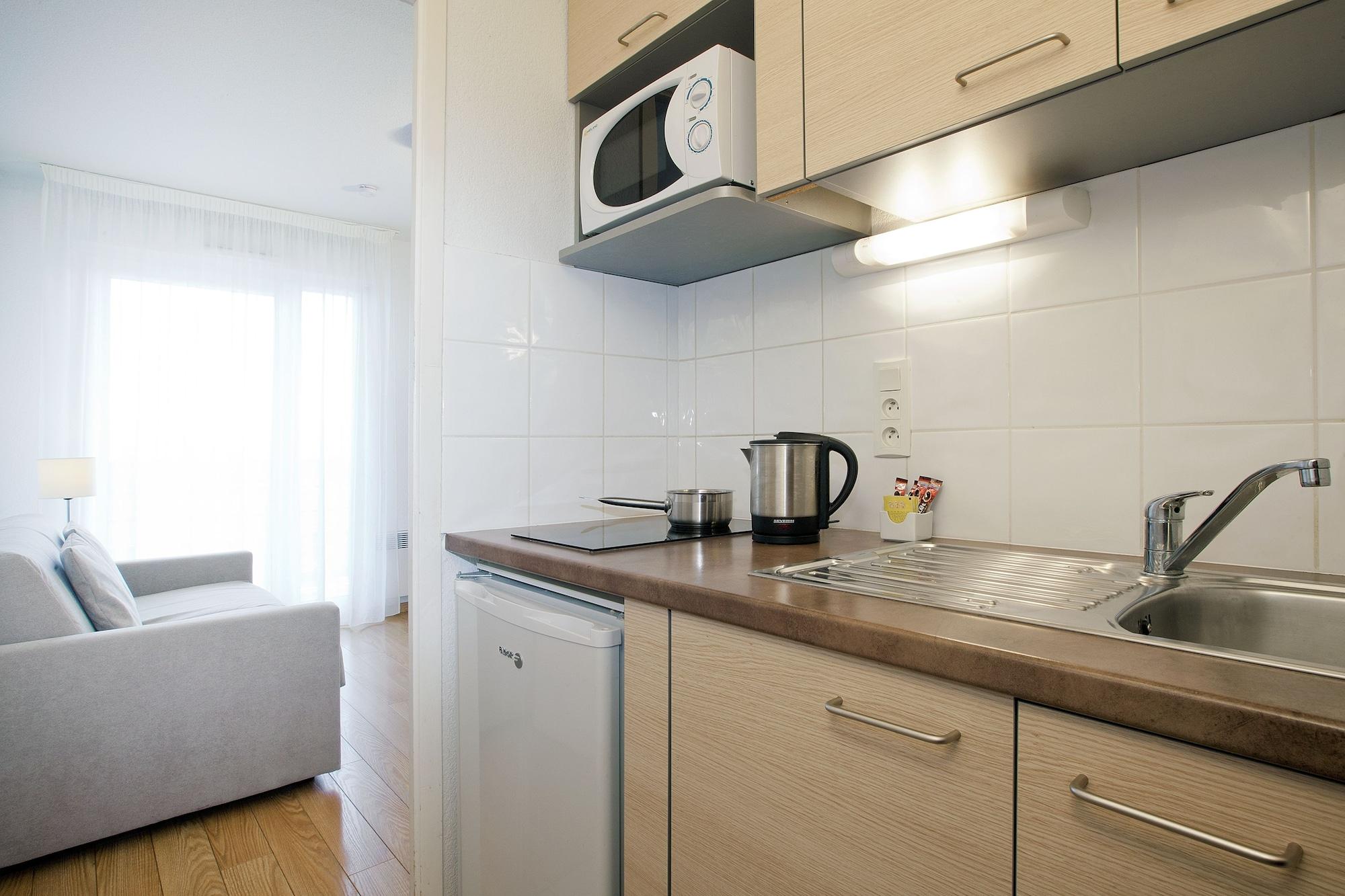 Sejours & Affaires Geneve Gex Les Rives Du Leman Aparthotel Exterior photo
