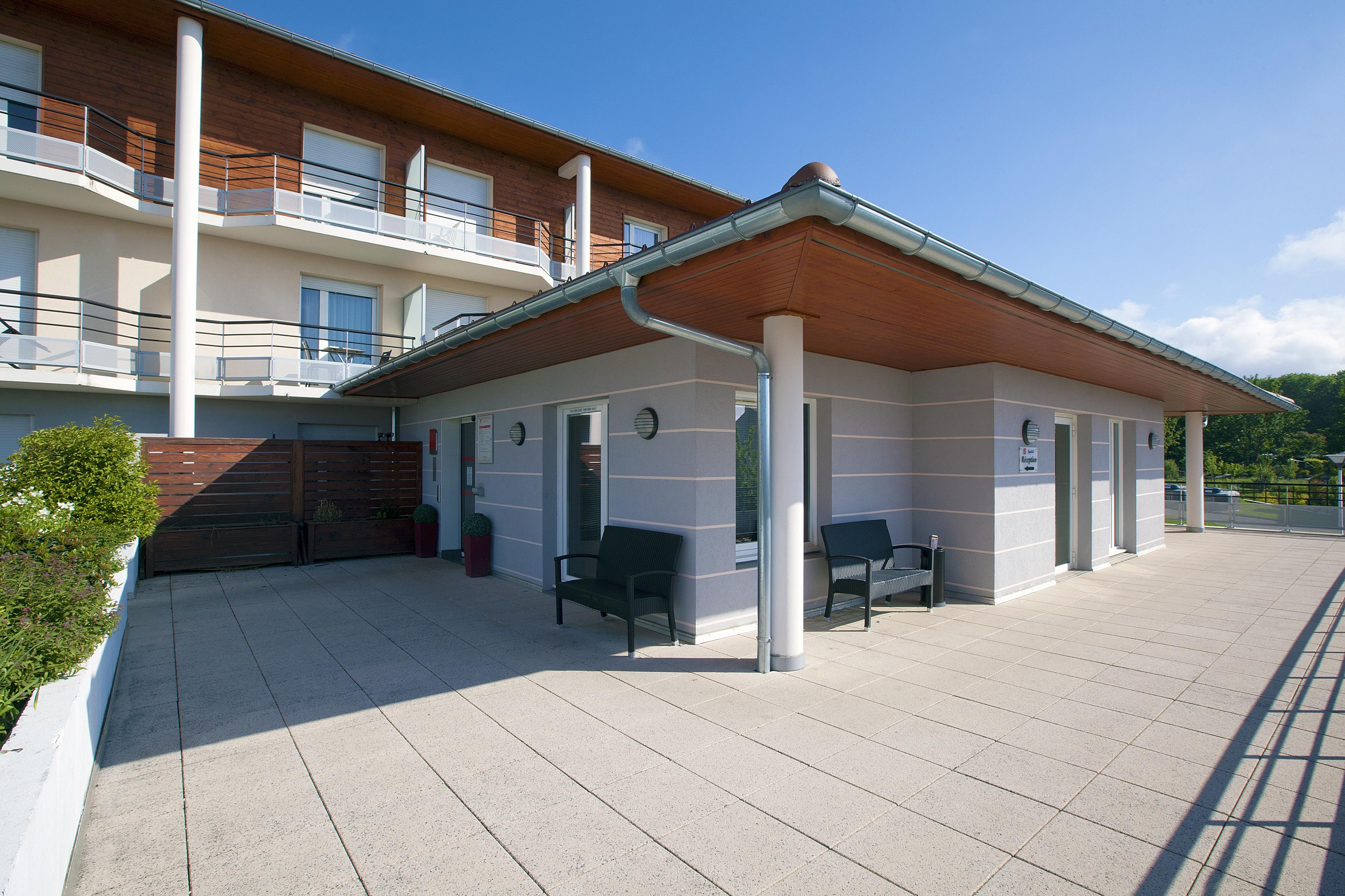 Sejours & Affaires Geneve Gex Les Rives Du Leman Aparthotel Exterior photo