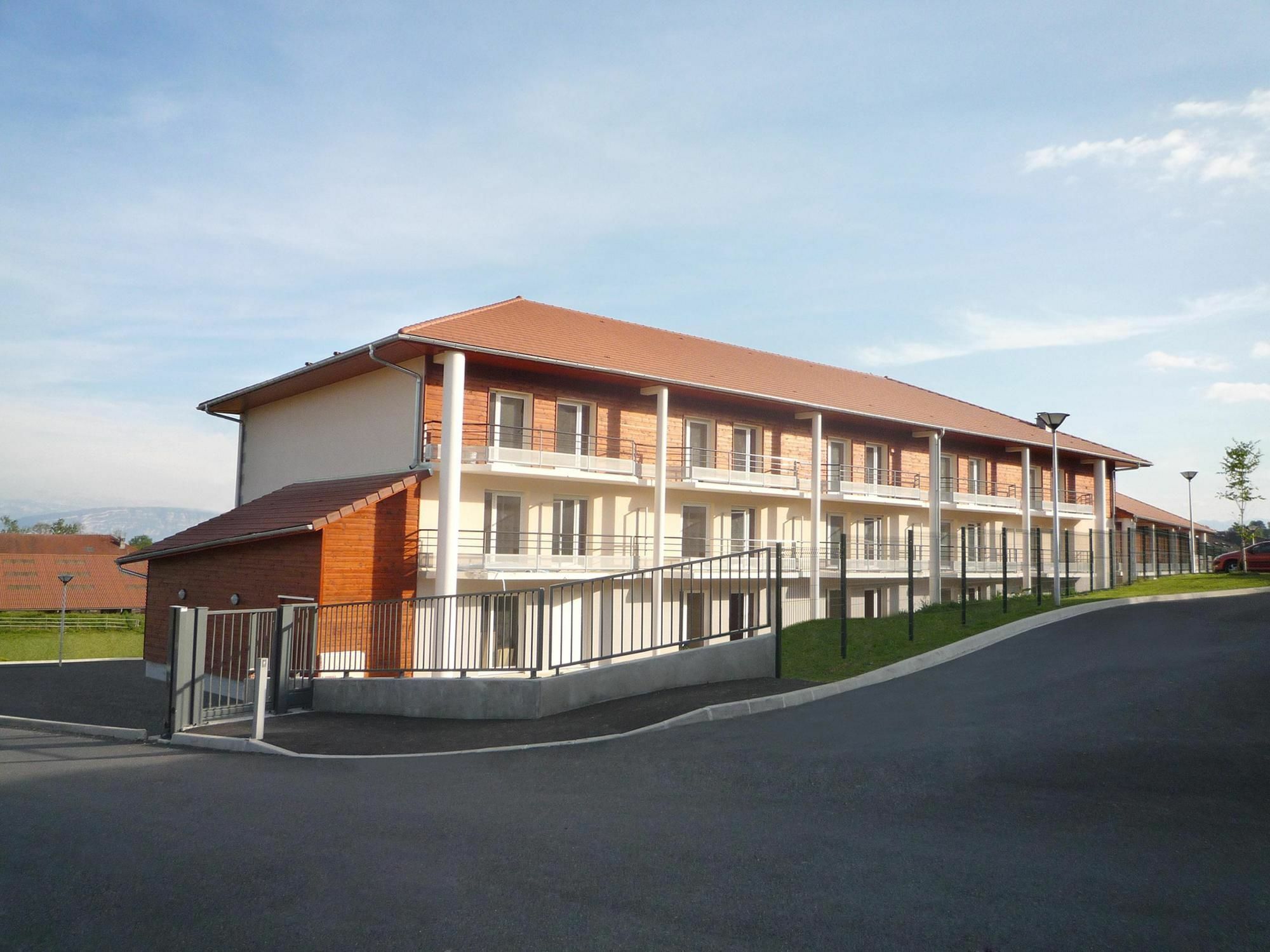 Sejours & Affaires Geneve Gex Les Rives Du Leman Aparthotel Exterior photo